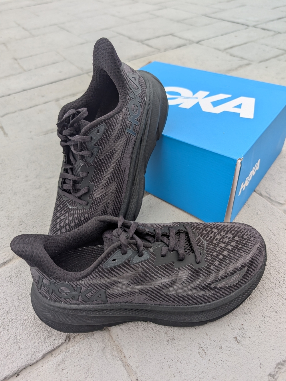 LIKE NEW HOKA ONE ONE Clifton 9 Women's 8B Black Black